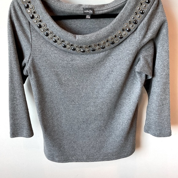 Weekend Top - Picture 2 of 8